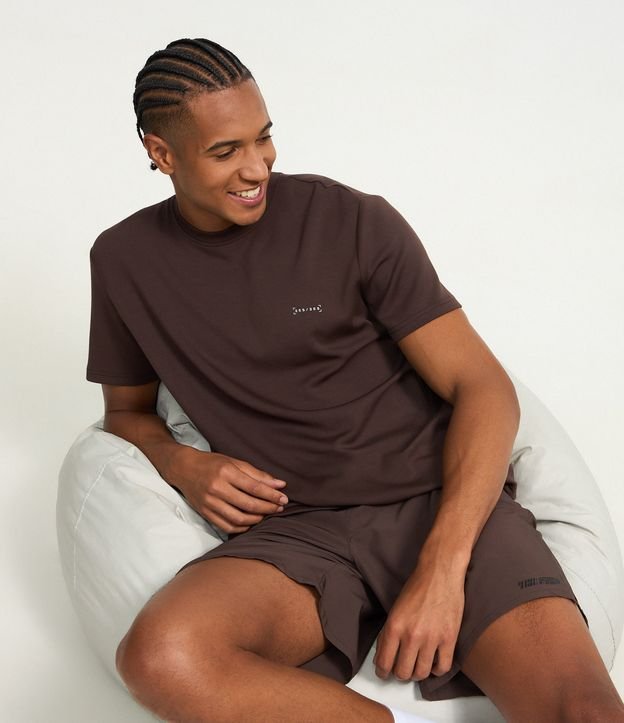 Camiseta Esportiva em Tecnologia Dry com Lettering