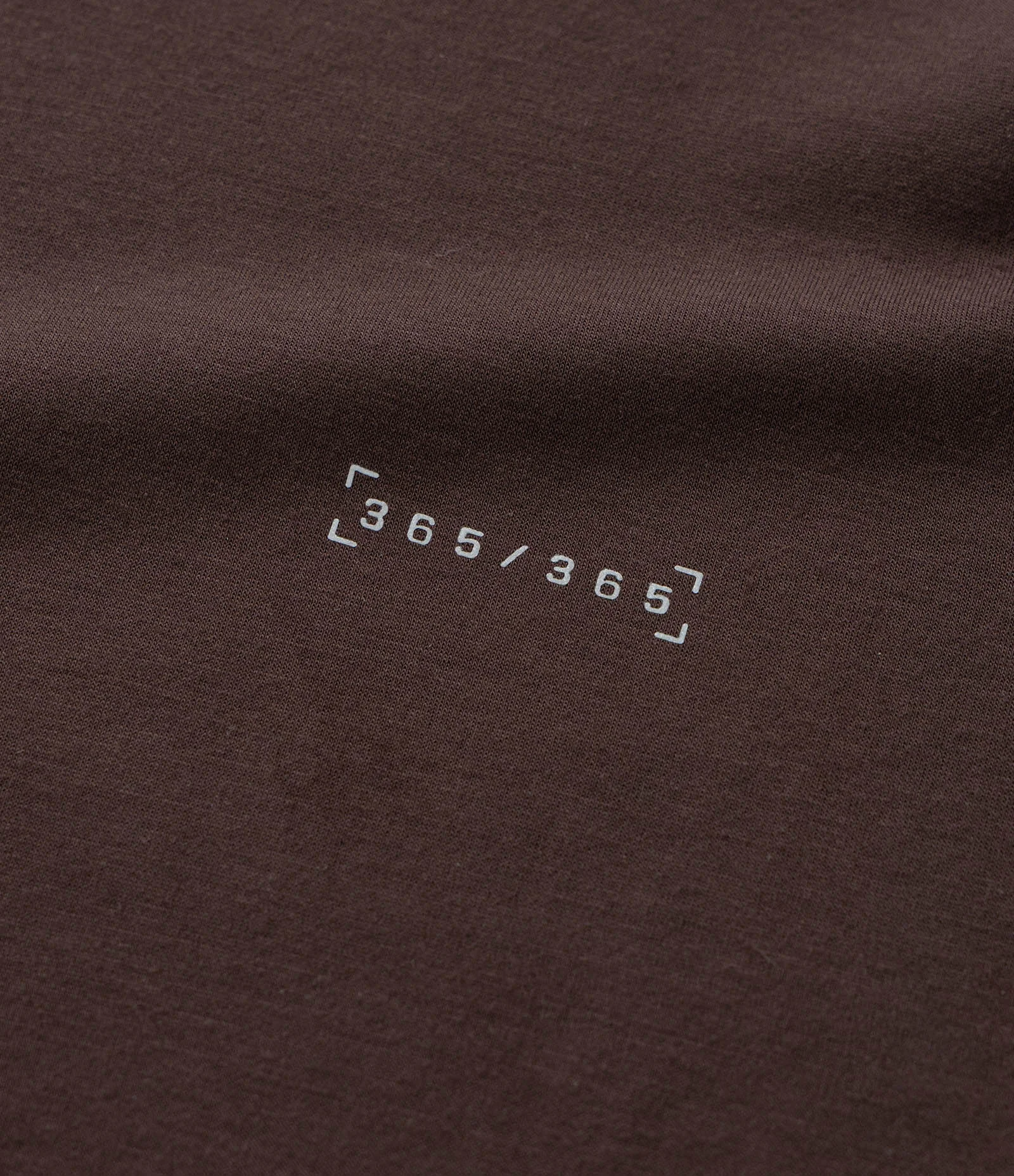 Camiseta Esportiva com Toque Macio com Modal e Estampa Localizada Marrom 10