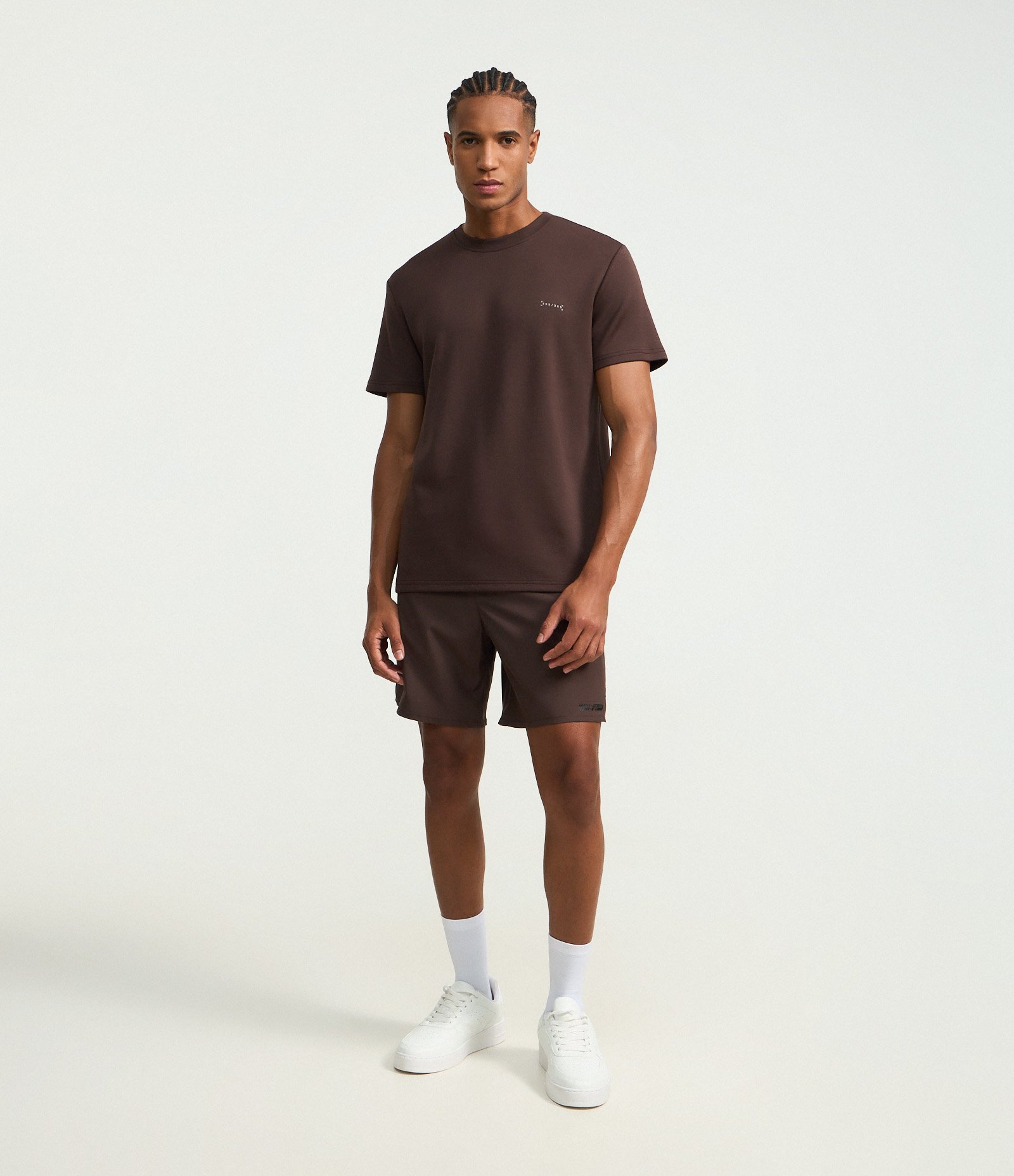 Camiseta Esportiva com Toque Macio com Modal e Estampa Localizada Marrom 2