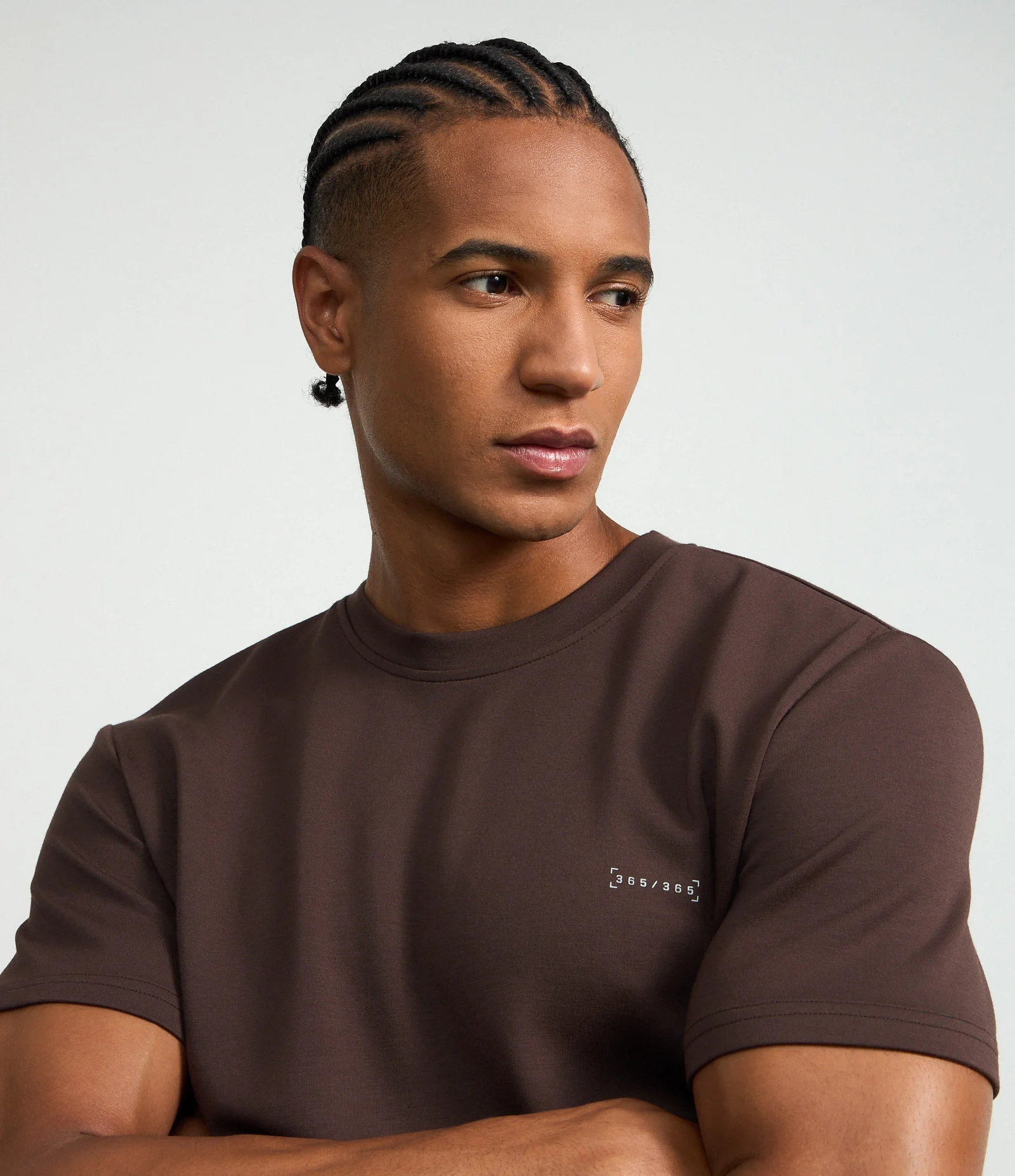 Camiseta Esportiva com Toque Macio com Modal e Estampa Localizada Marrom 5