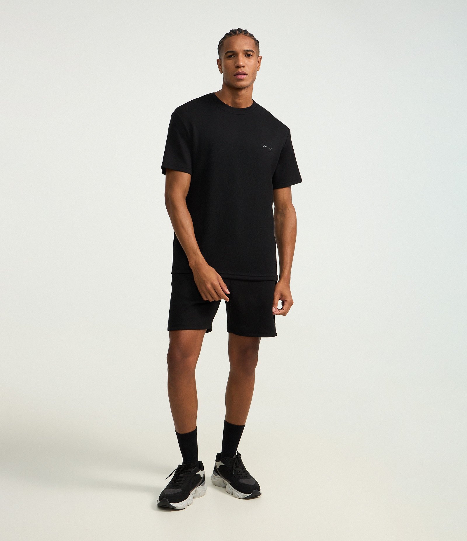 Camiseta Esportiva com Toque Macio com Modal e Estampa Localizada Preto 2