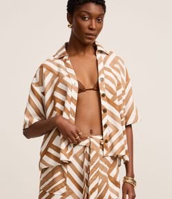 Camisa em Viscolinho com Botões e Estampa Geométrica