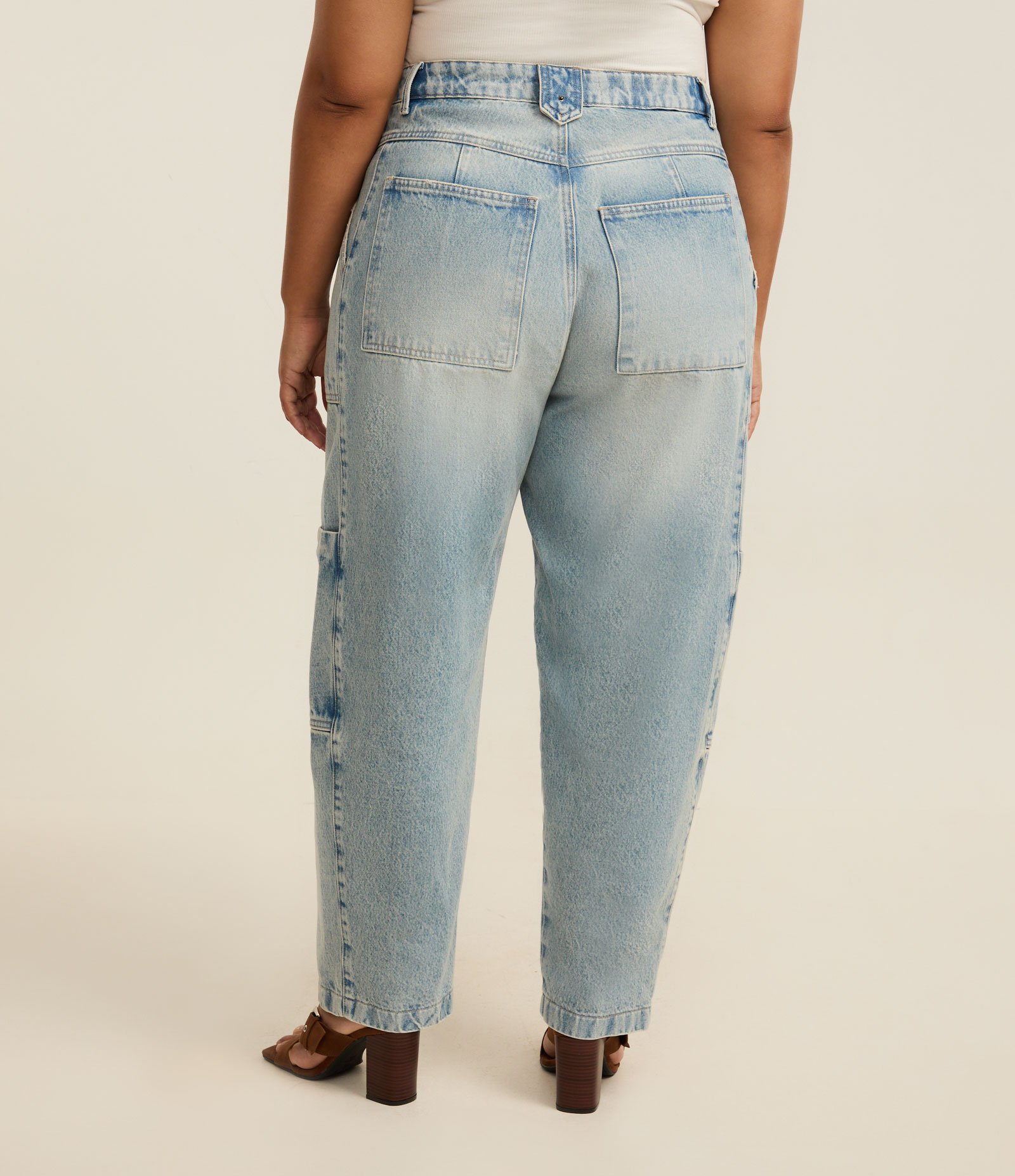 Calça Cenoura em Jeans com Bolsos Cargo e Lavagem Dirty Curve & Plus Size Azul 5