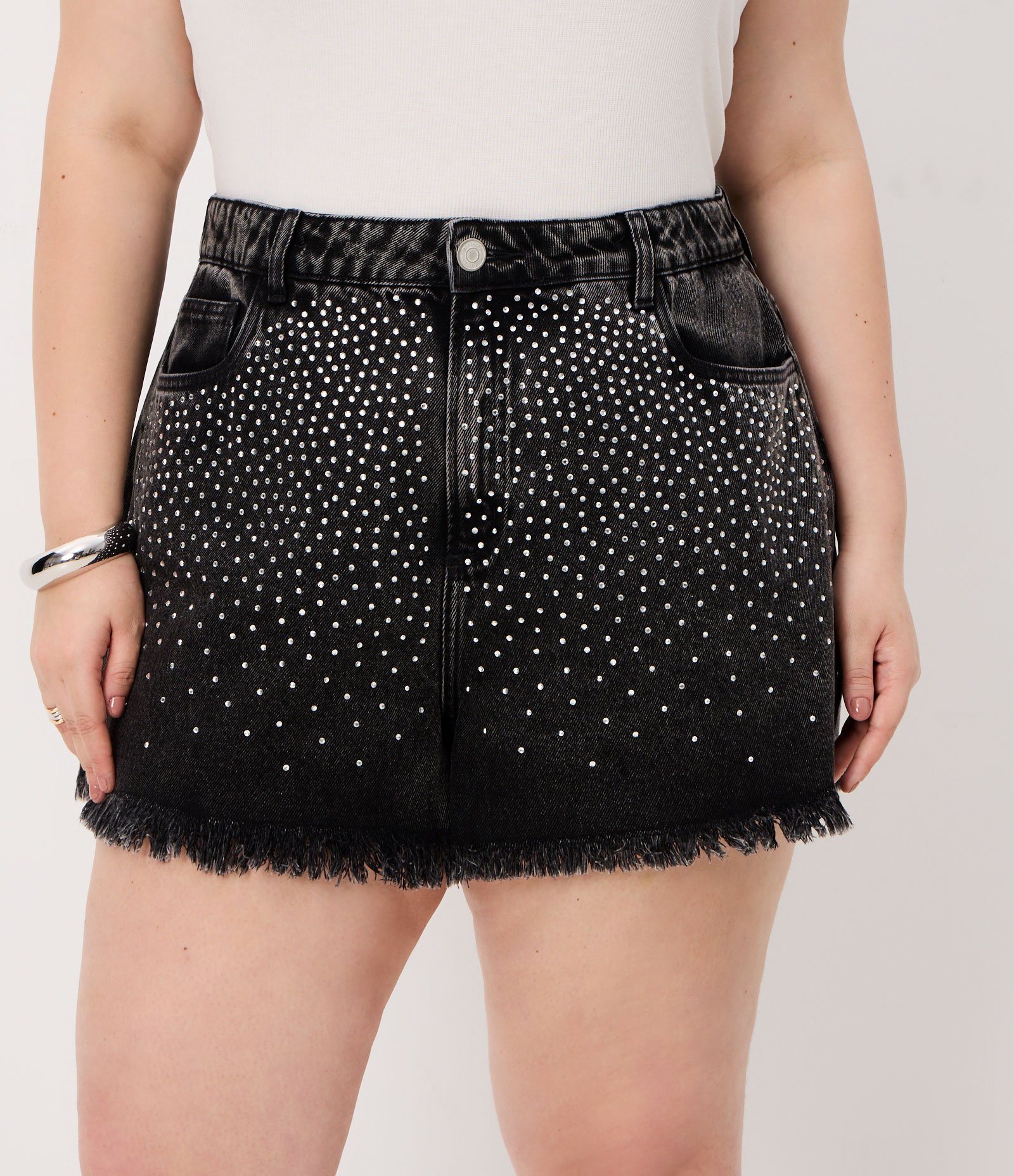 Short Boyfriend em Sarja com Brilhos Aplicados Curve & Plus Size Preto 2