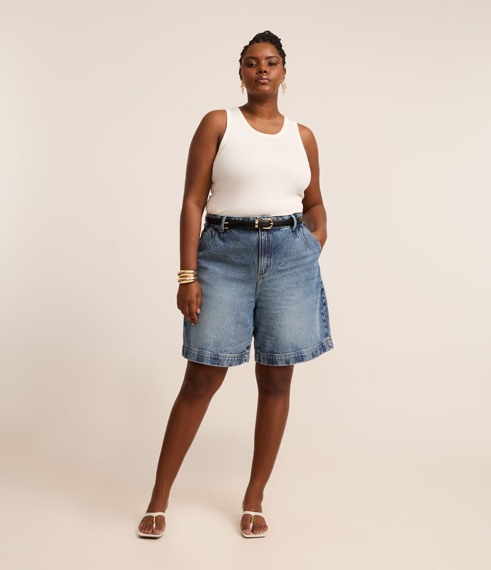 Bermuda em Jeans com Pences e Barra Larga Curve & Plus Size Azul 1
