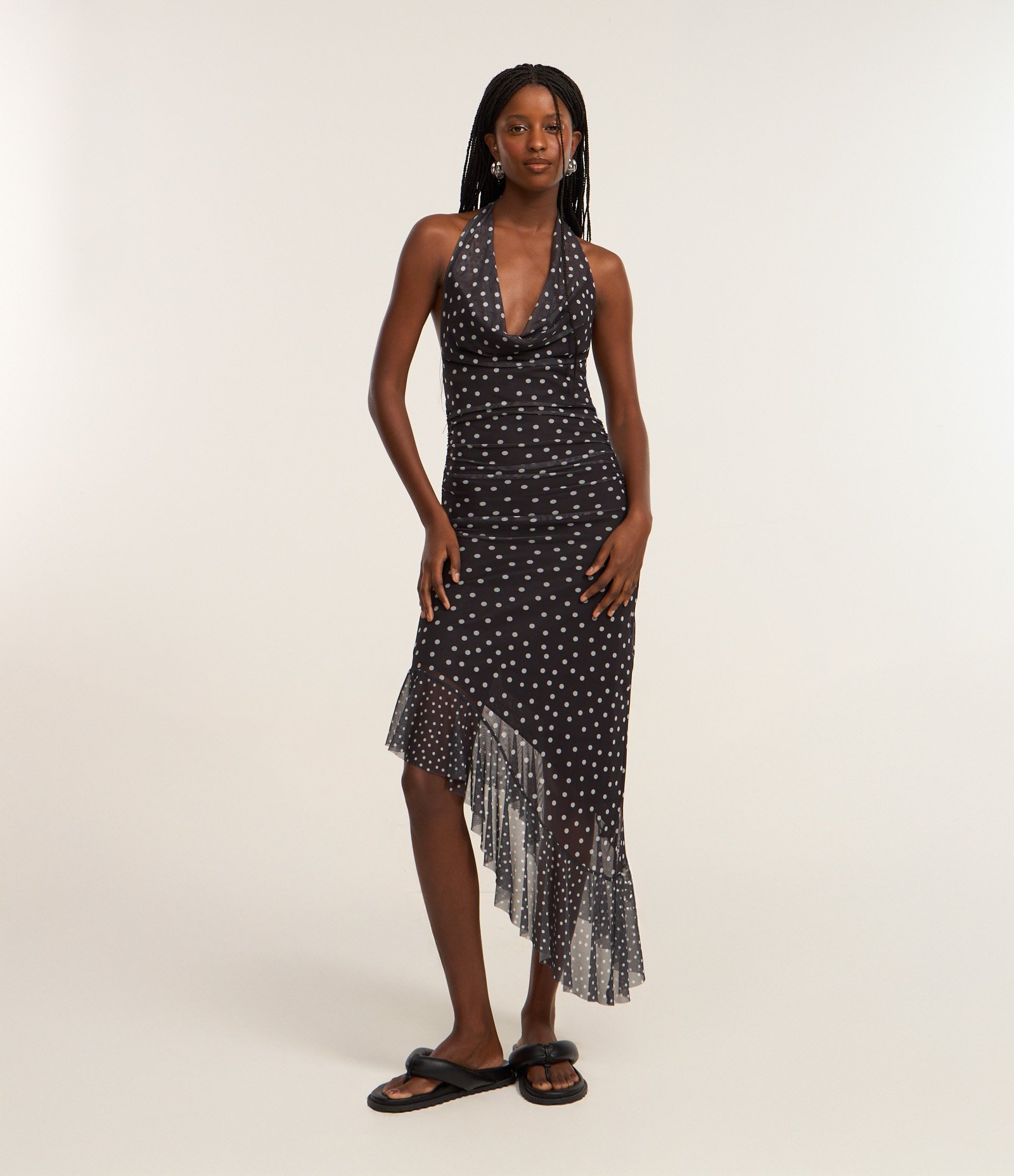 Vestido Midi em Tule Poá e Barra Assimétrica Preto 1