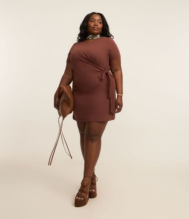 Vestido Curto com Amarração na Lateral Curve & Plus Size