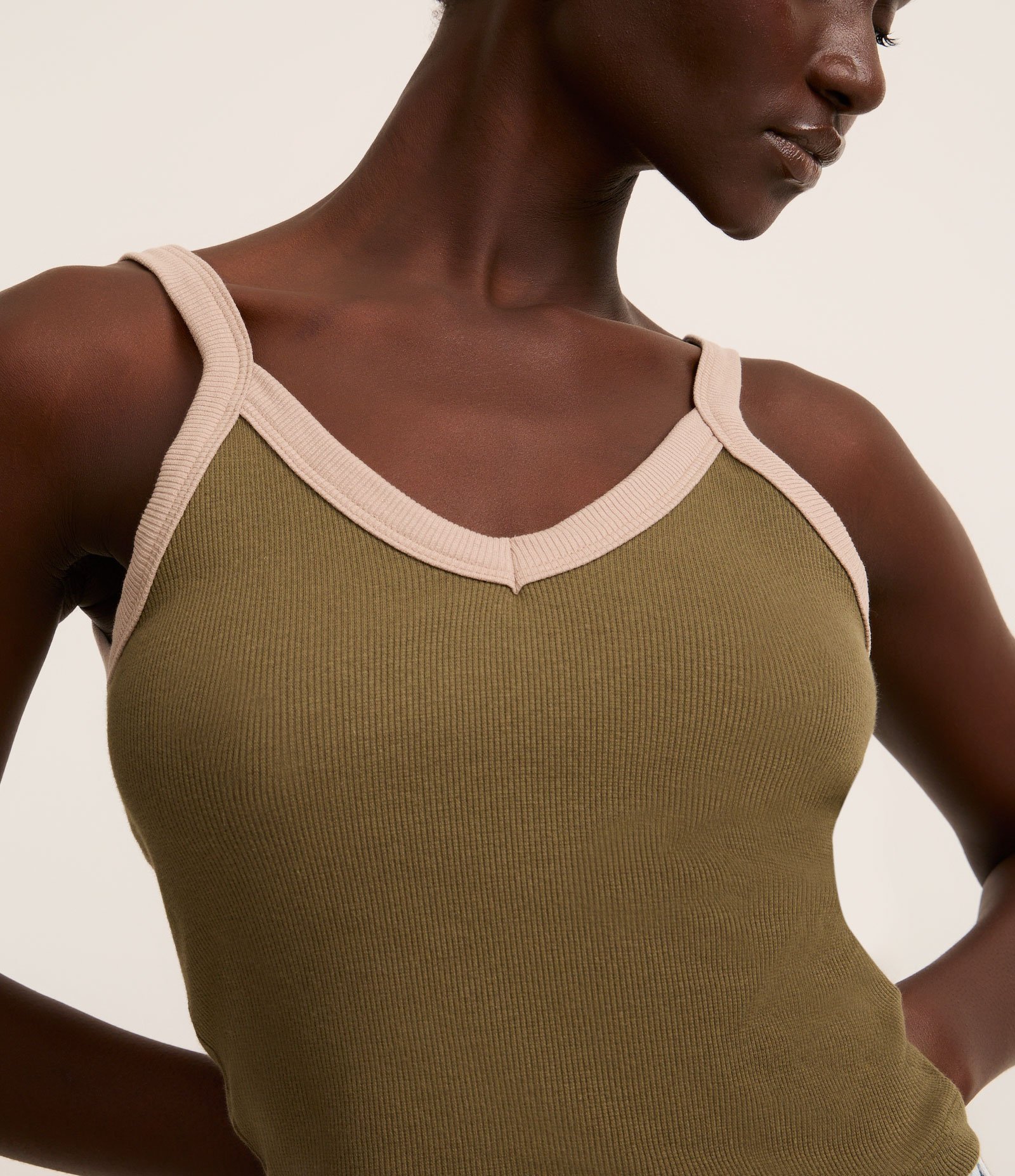 Blusa de Alça em Ribana com Detalhes Contrastantes Verde 3