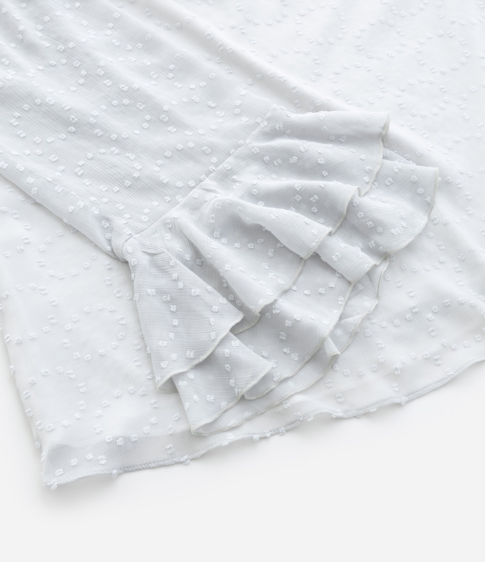 Blusa em Chiffon com Laço e Babado Curve & Plus Size Cinza 7