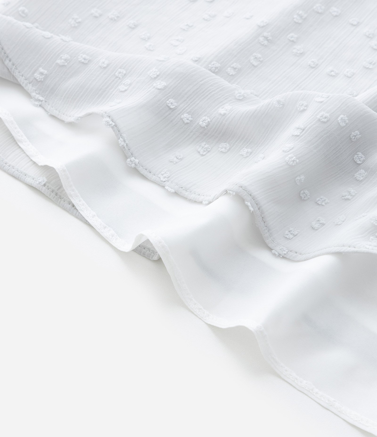 Blusa em Chiffon com Laço e Babado Curve & Plus Size Cinza 8