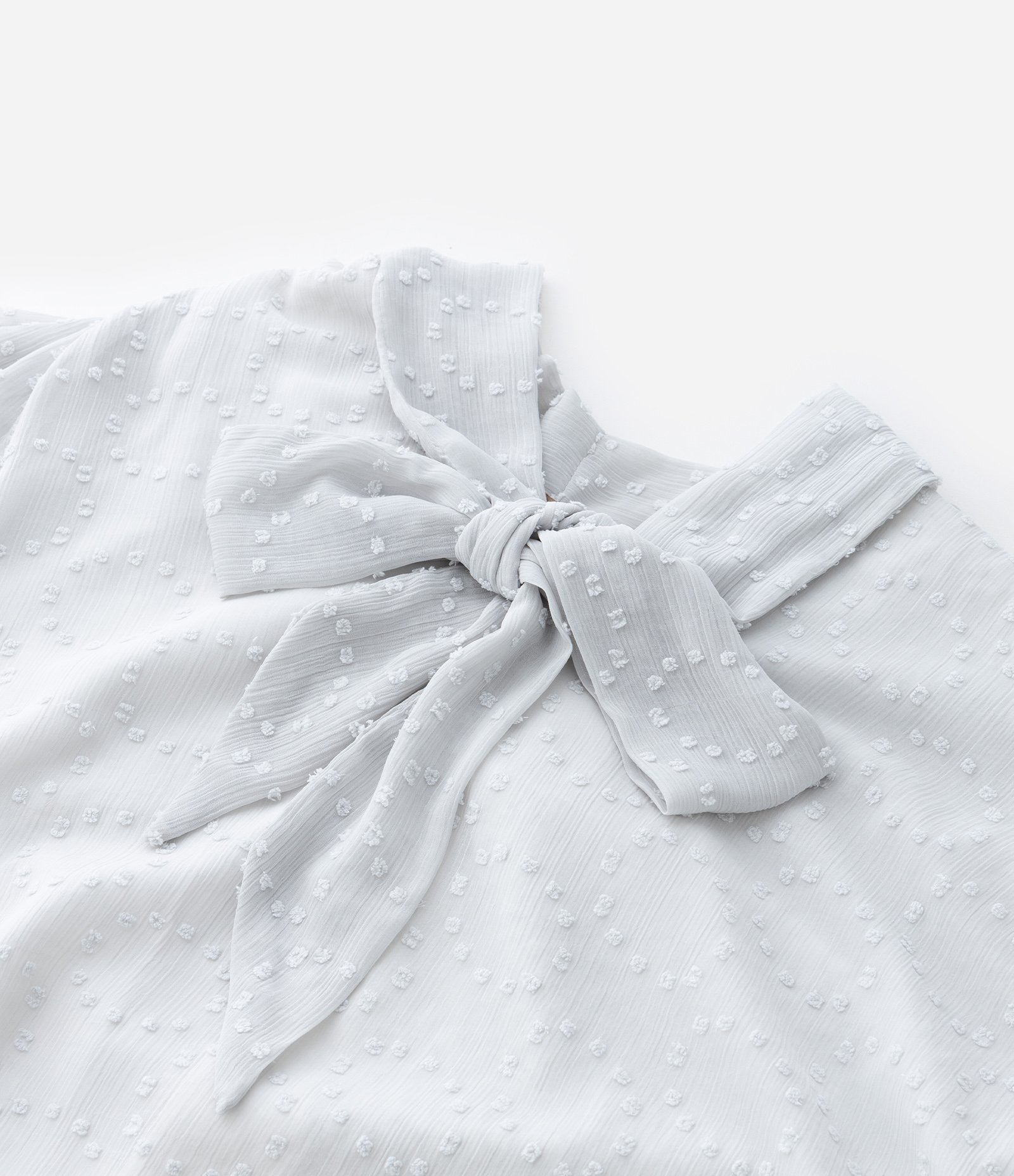 Blusa em Chiffon com Laço e Babado Curve & Plus Size Cinza 9