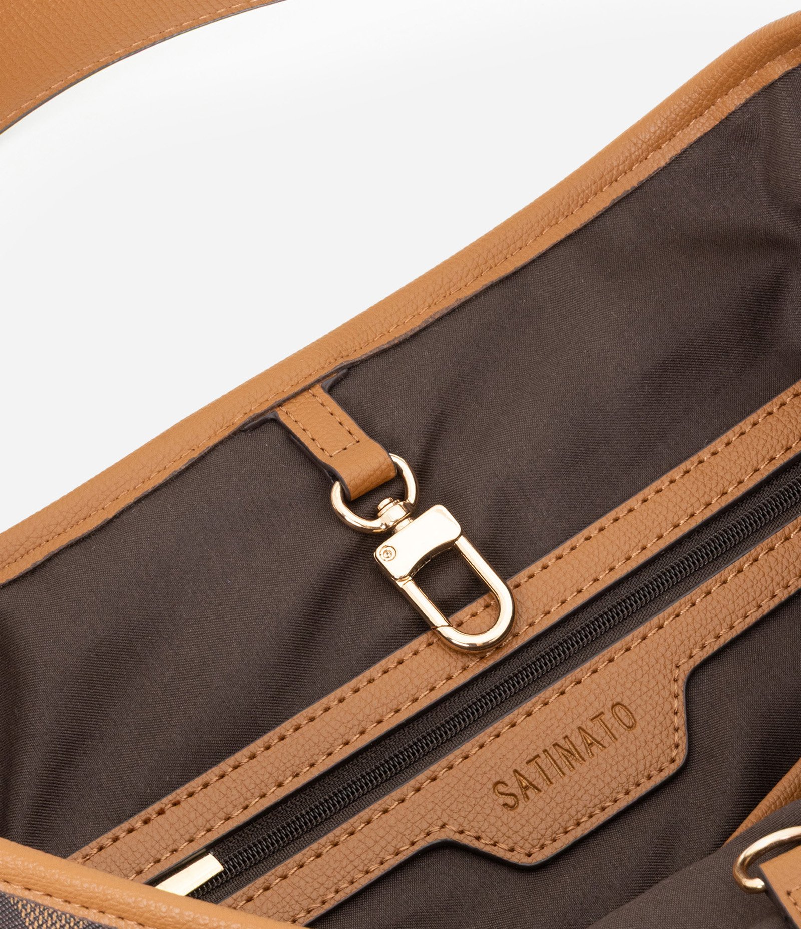 Bolsa Hobo Desestruturada Grande com Estampa Triângulo Marrom 6