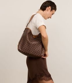 Bolsa Hobo Desestruturada Grande com Estampa Triângulo