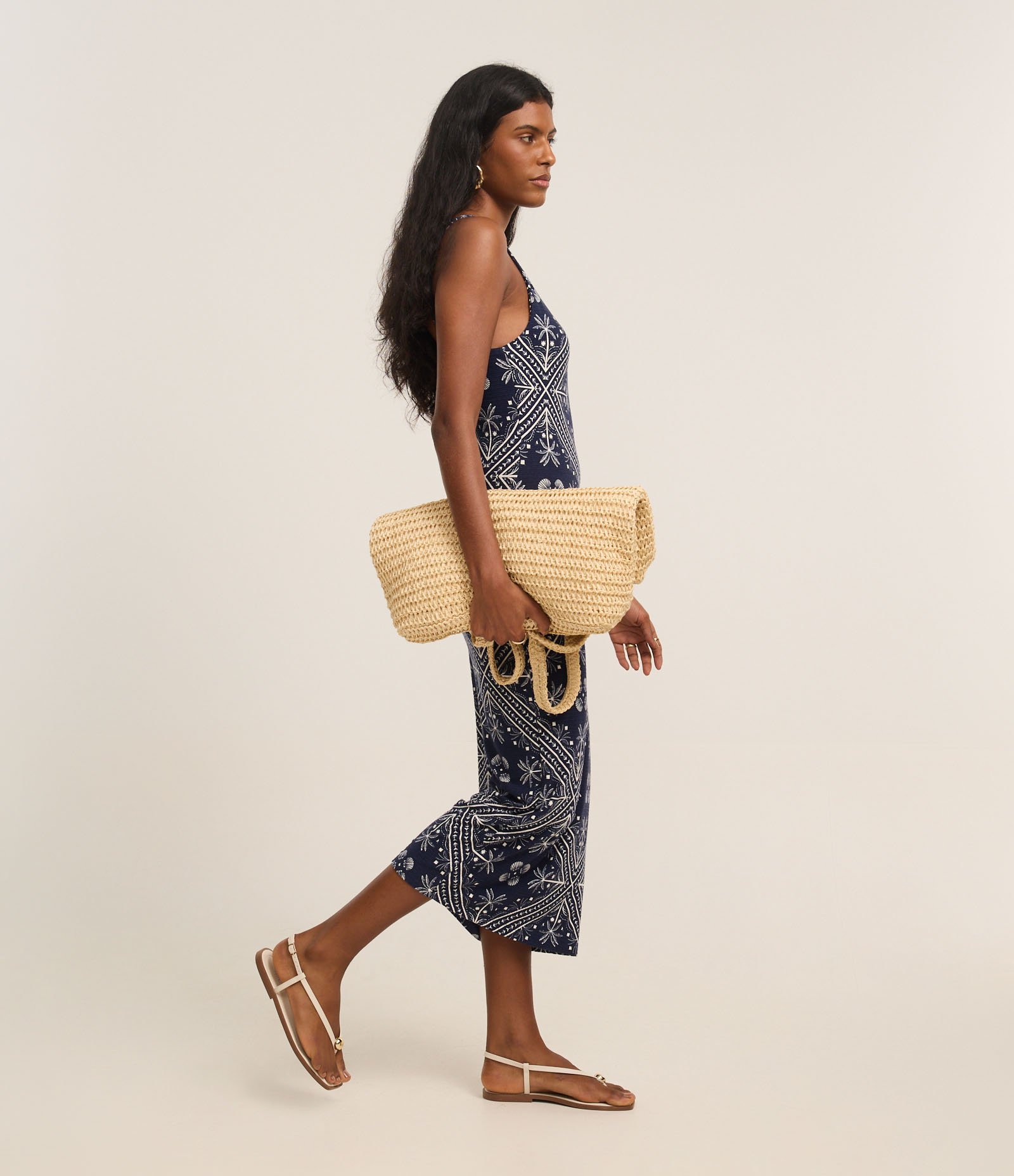 Vestido Reto Texturizado em Viscose com Estampa Arabesco Floral Azul Marinho 4