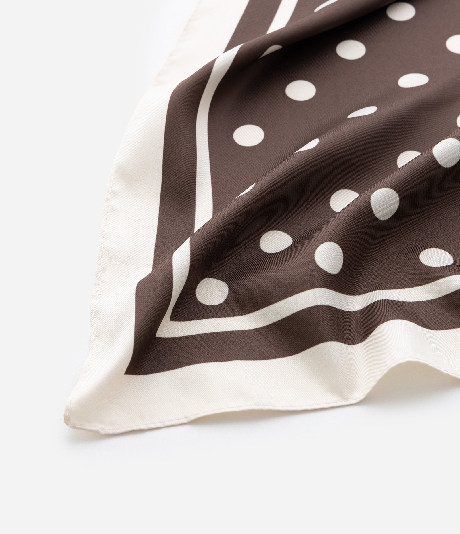 Lenço Quadrado Acetinado com Estampa Poá Curve & Plus Size Marrom 2