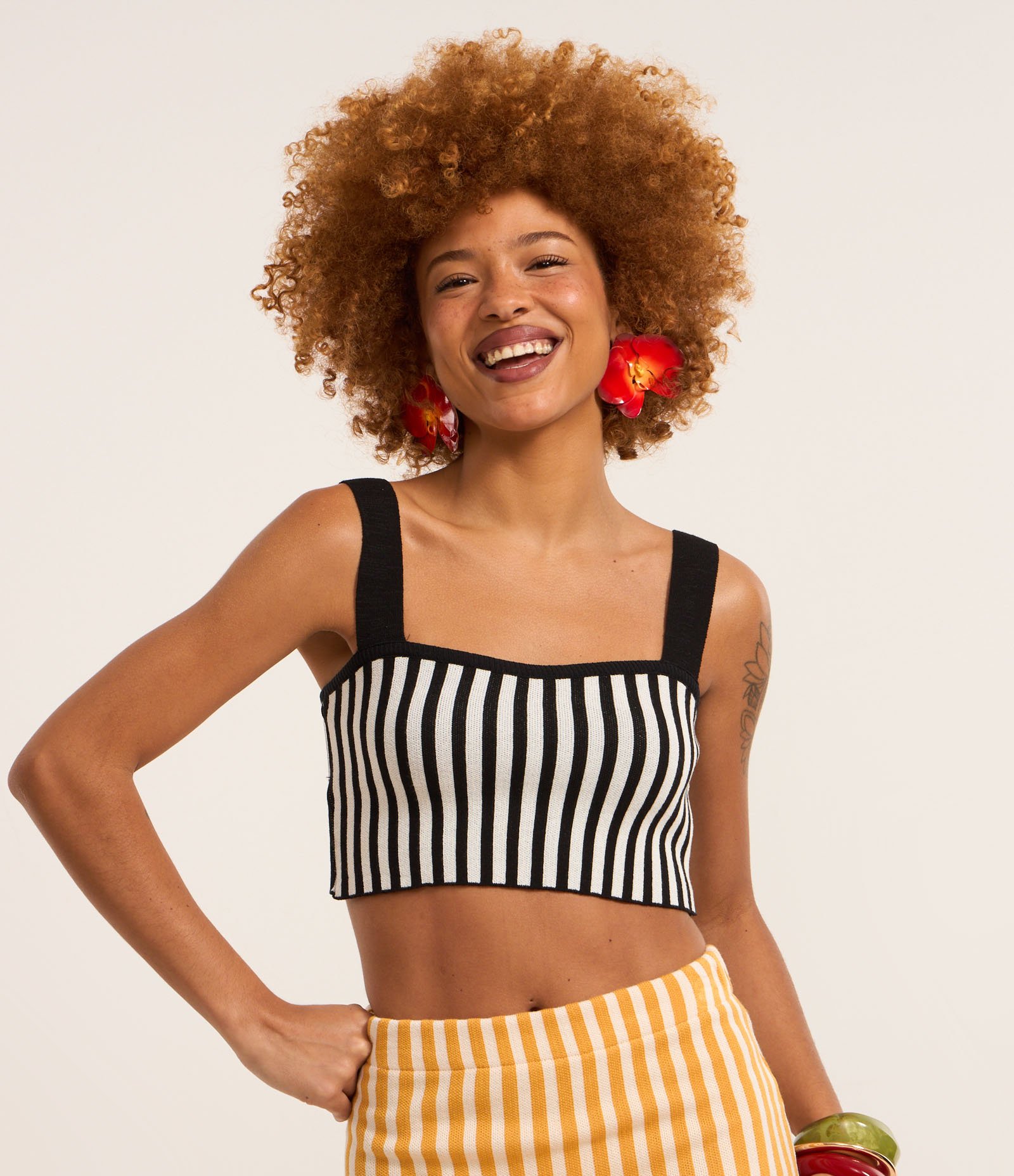 Blusa Regata em Tricô com Estampa Listrada Preto/Branco 1