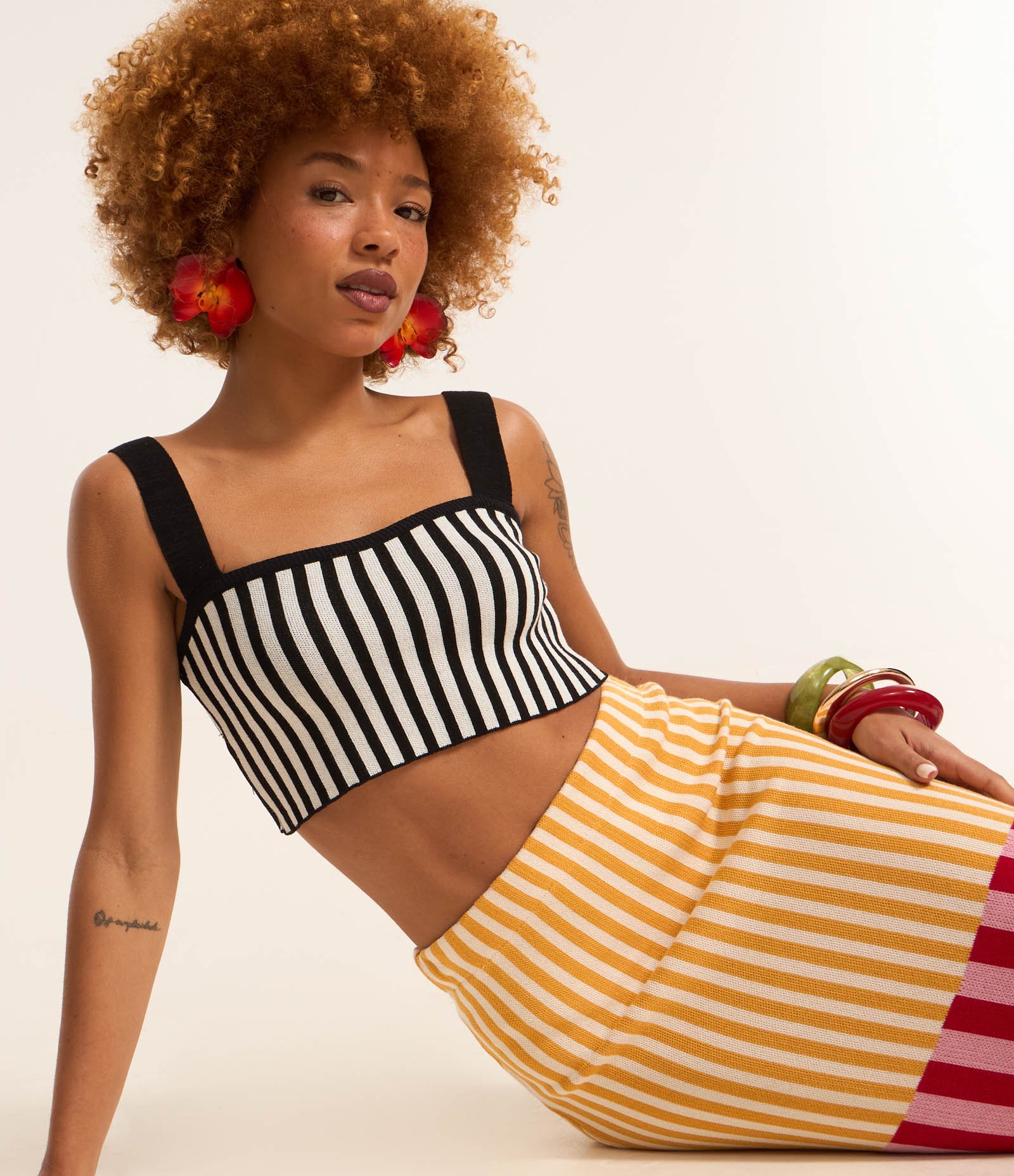 Blusa Regata em Tricô com Estampa Listrada Preto/Branco 4