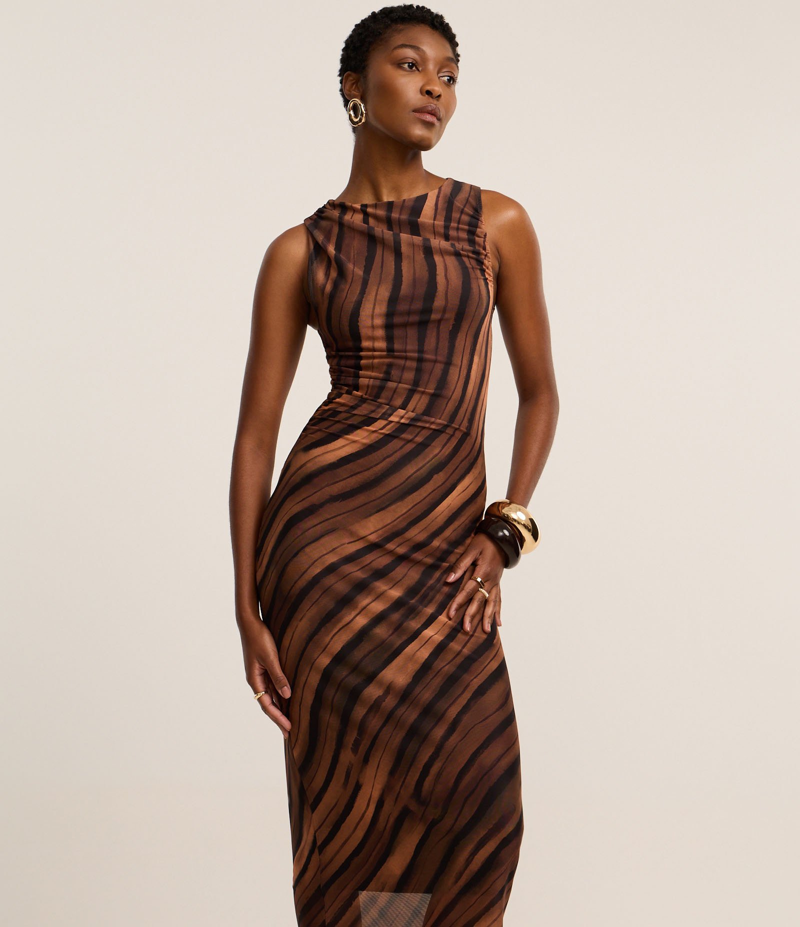 Vestido Reto em Tule com Estampa Abstrata Marrom/Preto 2