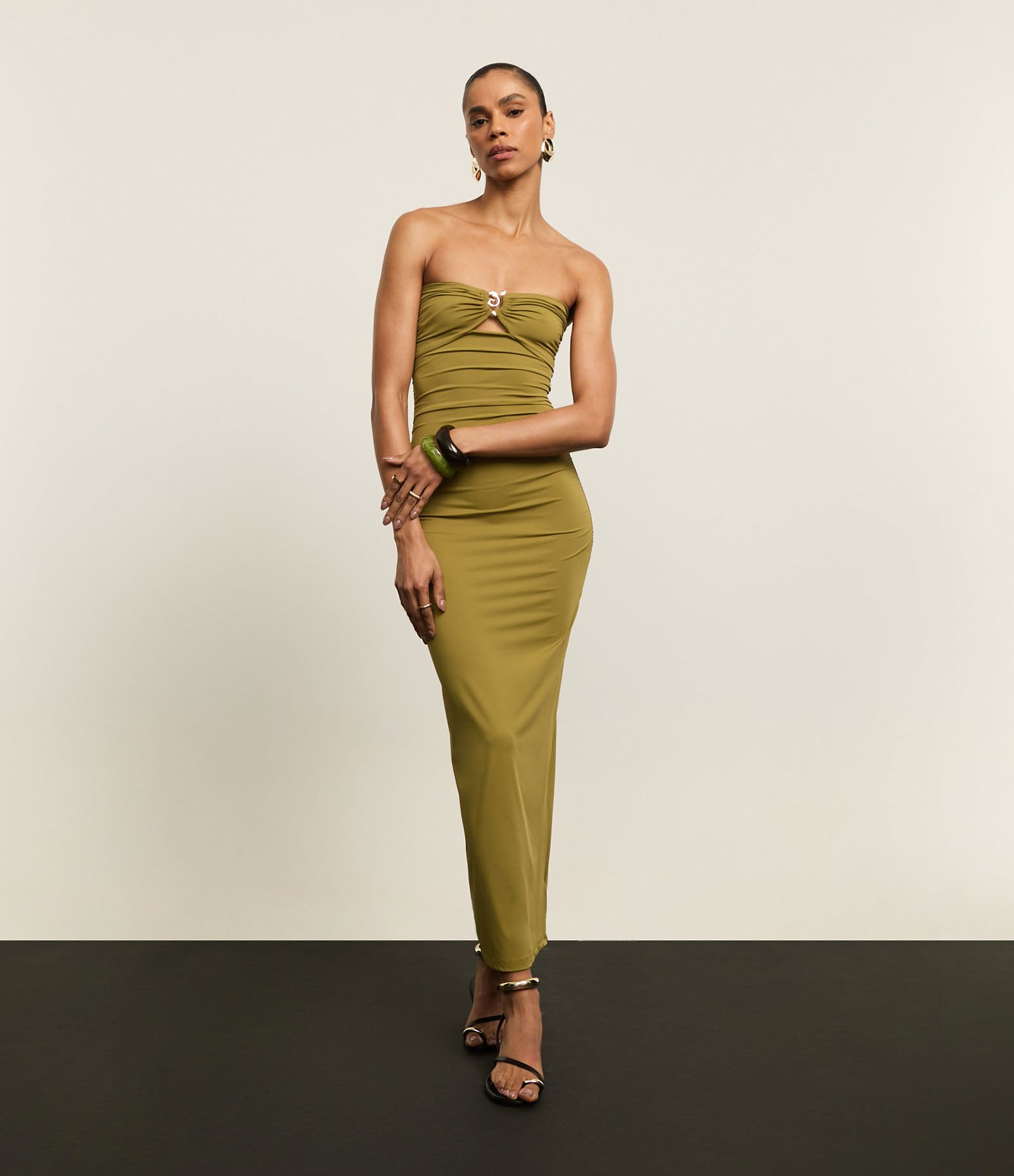 Vestido Longo em Microfibra com Detalhe Metalizado no Decote Verde 1