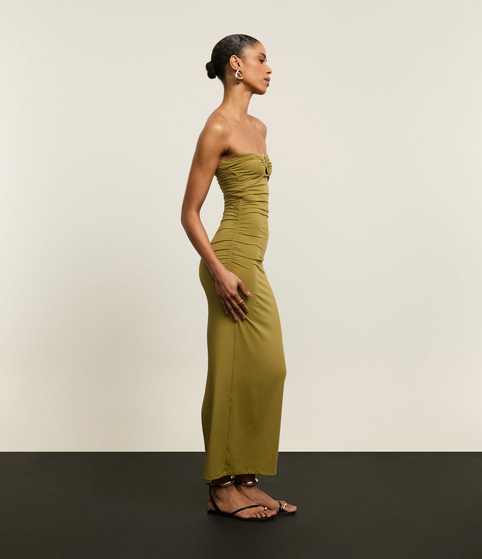 Vestido Longo em Microfibra com Detalhe Metalizado no Decote Verde 4