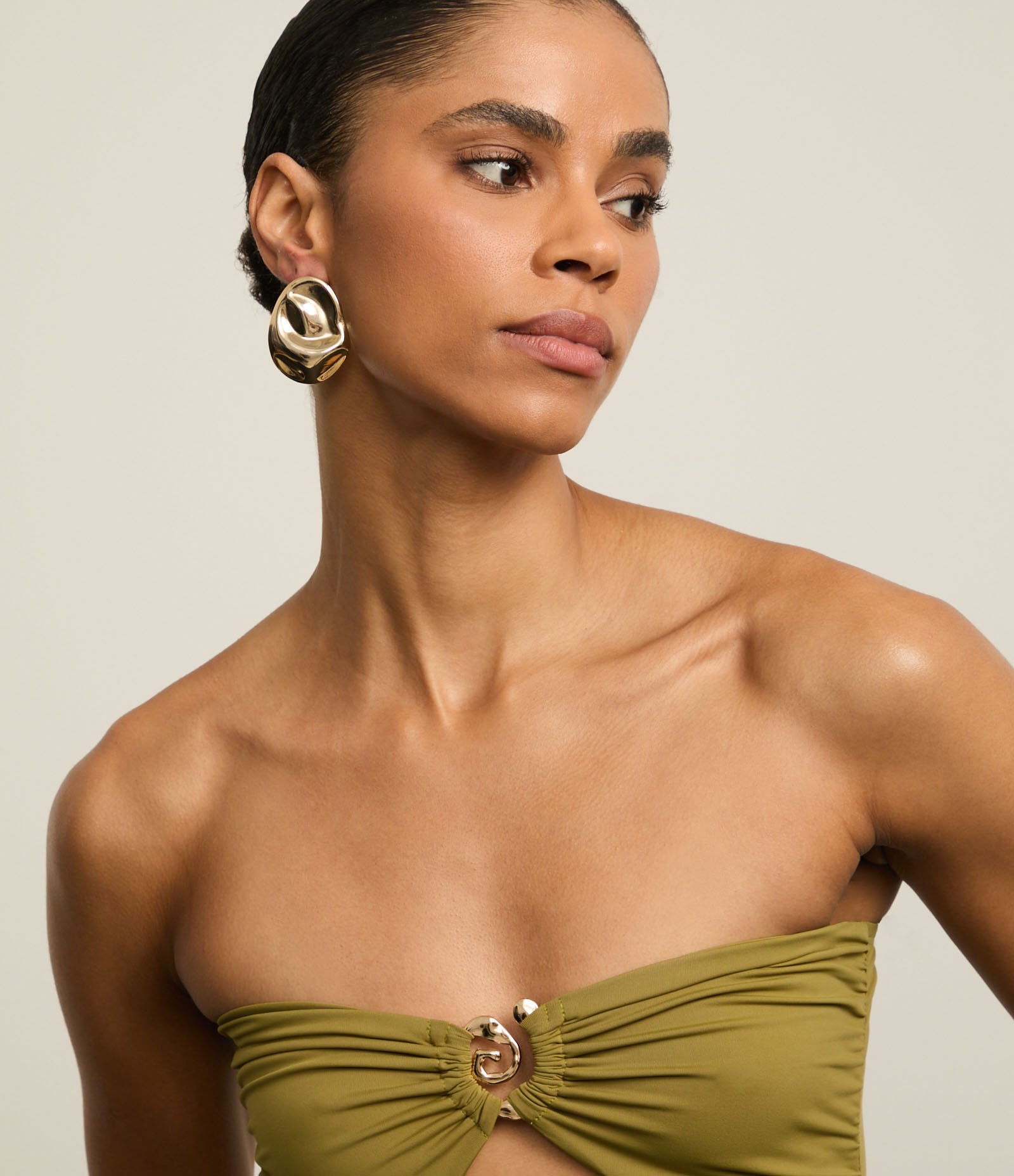 Vestido Longo em Microfibra com Detalhe Metalizado no Decote Verde 5