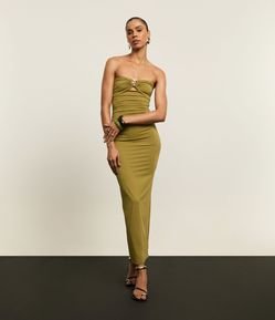 Vestido Longo em Microfibra com Detalhe Metalizado no Decote