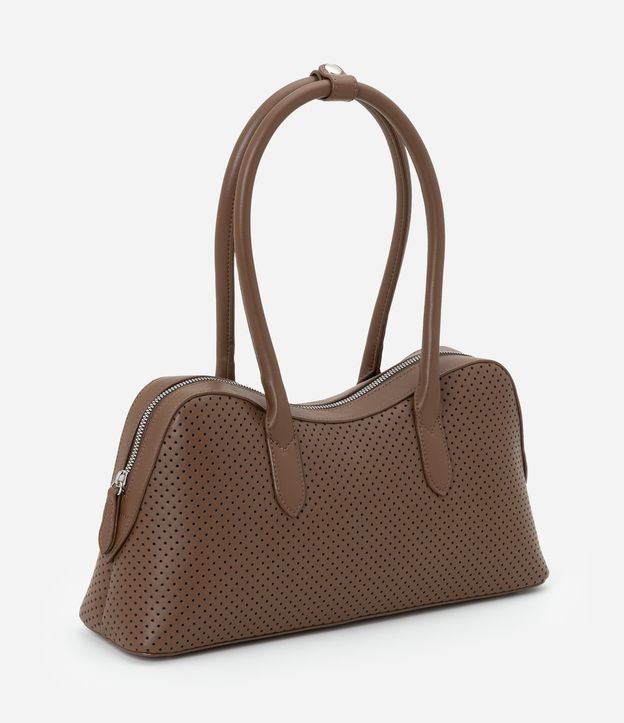 Bolsa Satchel com Textura de Furinhos e Recorte Arredondado