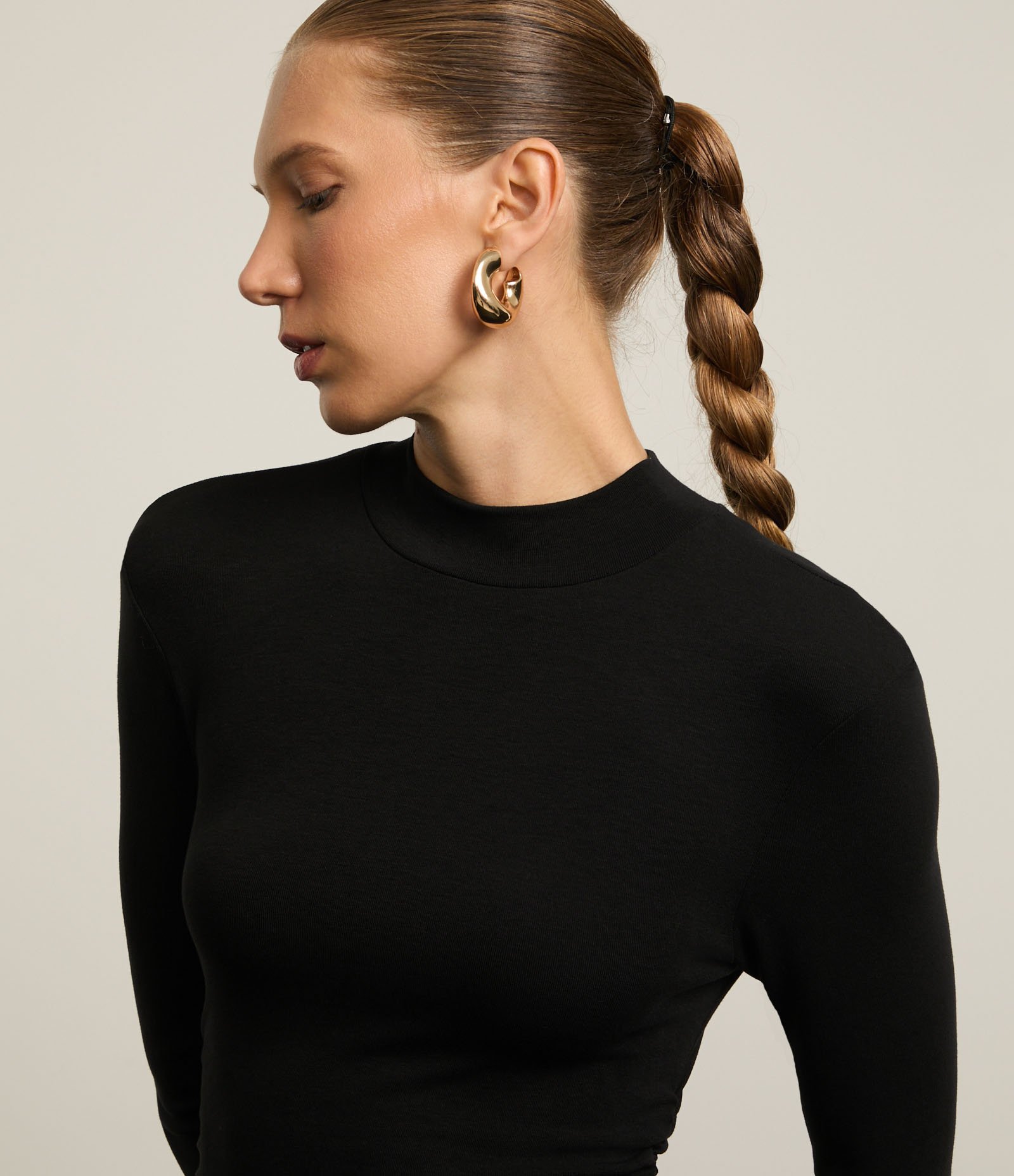 Vestido Reto Longo em Viscose com Franzido e Fenda Preto 5