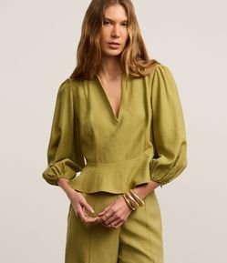 Blusa Peplum em Crepe com Manga Bufante