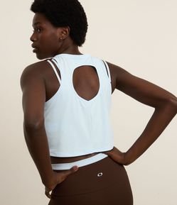 Regata Box Esportiva em Microfibra Texturizada com Recorte nas Costas