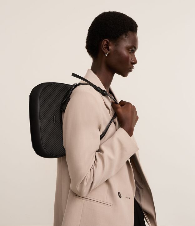 Bolsa Baguete em PU com Textura Embossed