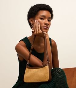 Bolsa Boho Baguete com Efeito Palha e Alça Regulável