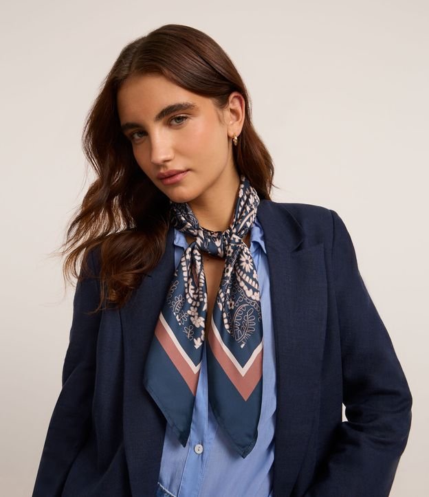 Lenço Retangular em Cetim com Estampa Paisley