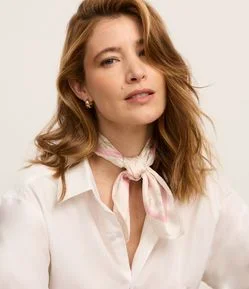 Lenço Quadrado em Cetim com Estampa Floral