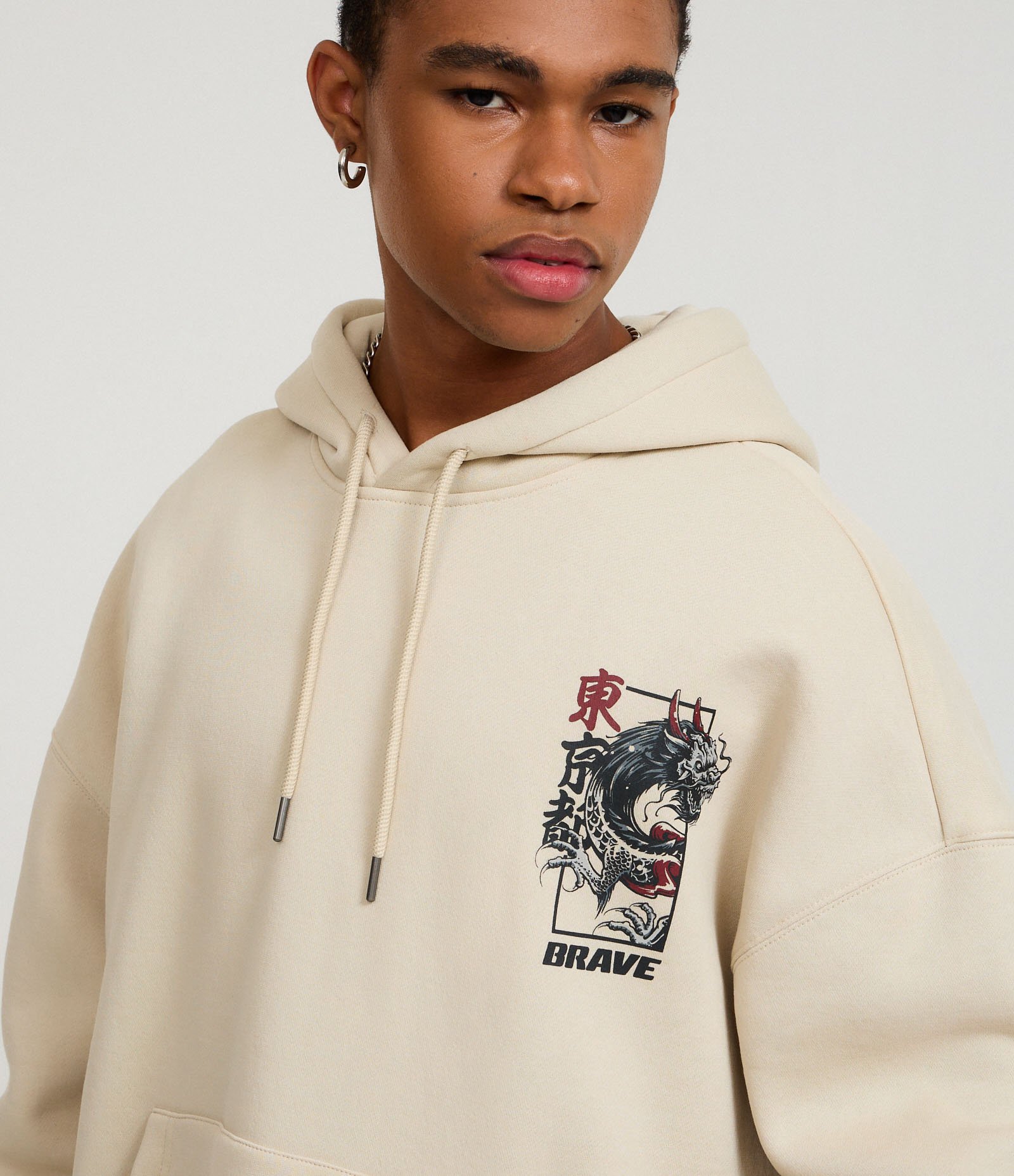 Casaco Boxy em Moletom com Felpa  com Estampa Brave Dragon Bege 5