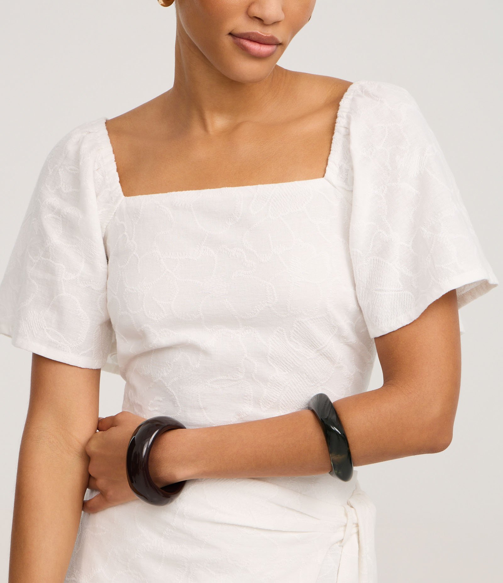 Blusa em Laise com Manga Bufante com Bordado Floral Branco 4