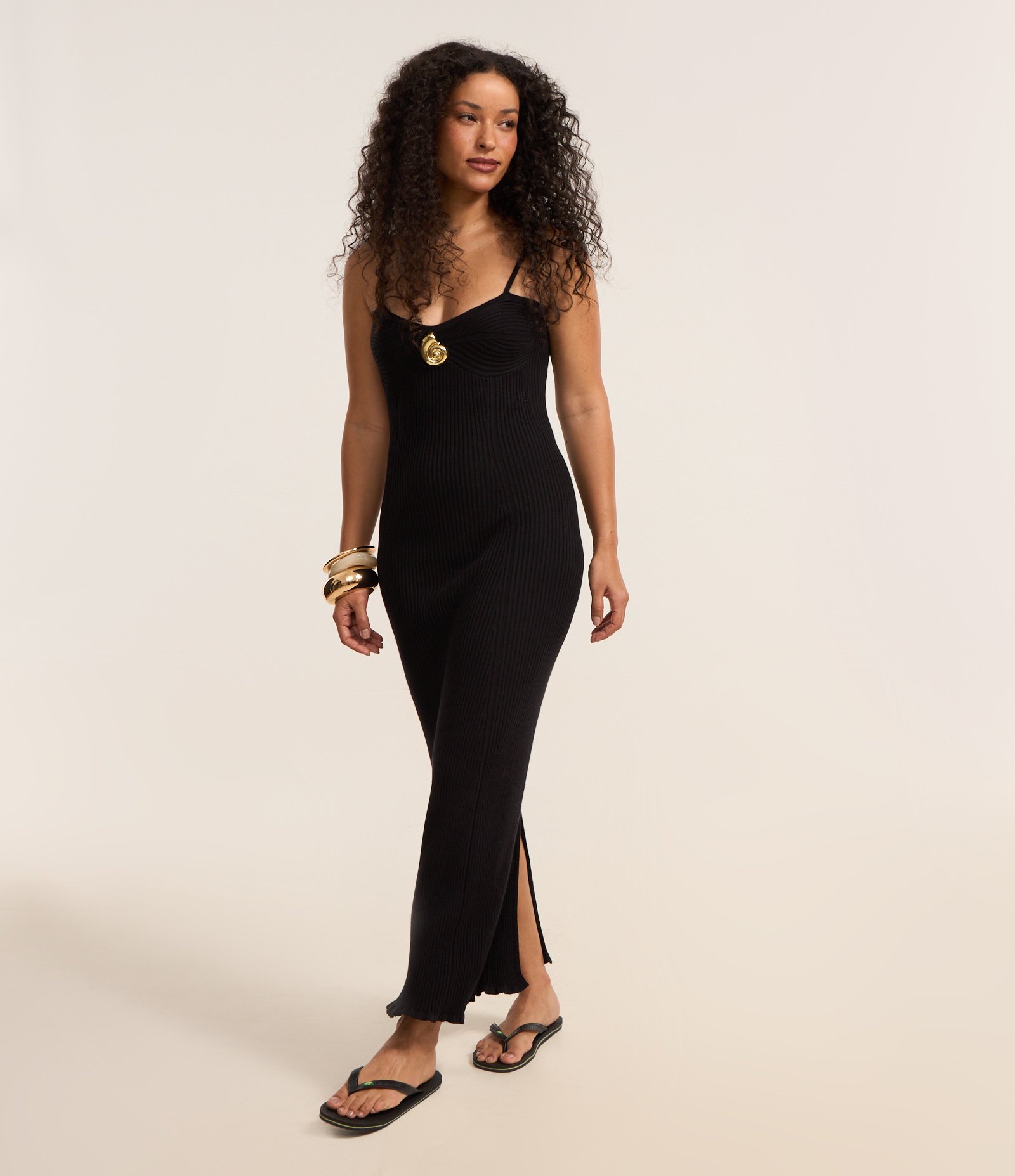 Vestido Long Midi em Tricô Caracol de Metal no Decote Preto 1