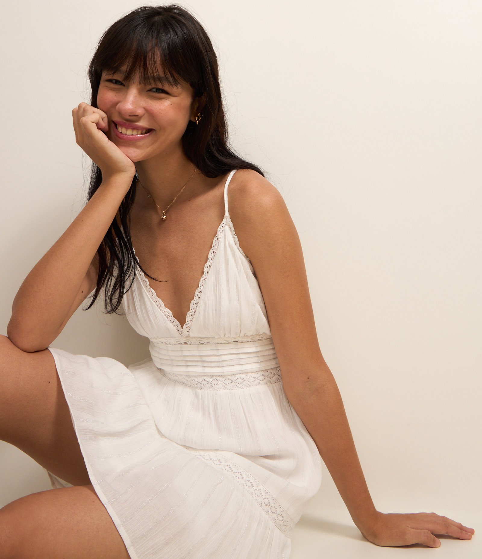 Vestido Evasê Curto em Viscose Texturizada com Alça Fina Branco 1