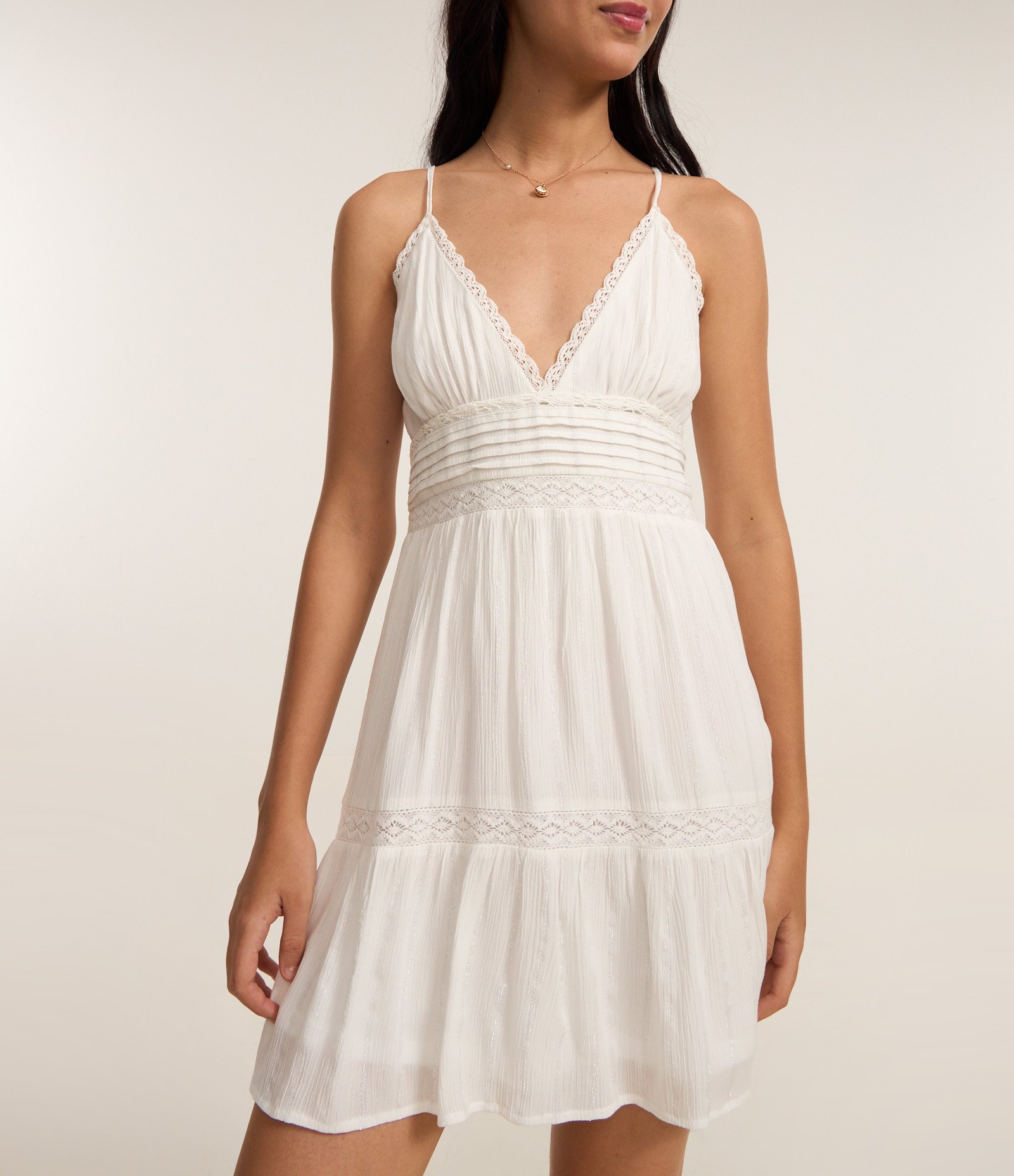 Vestido Evasê Curto em Viscose Texturizada com Alça Fina Branco 4