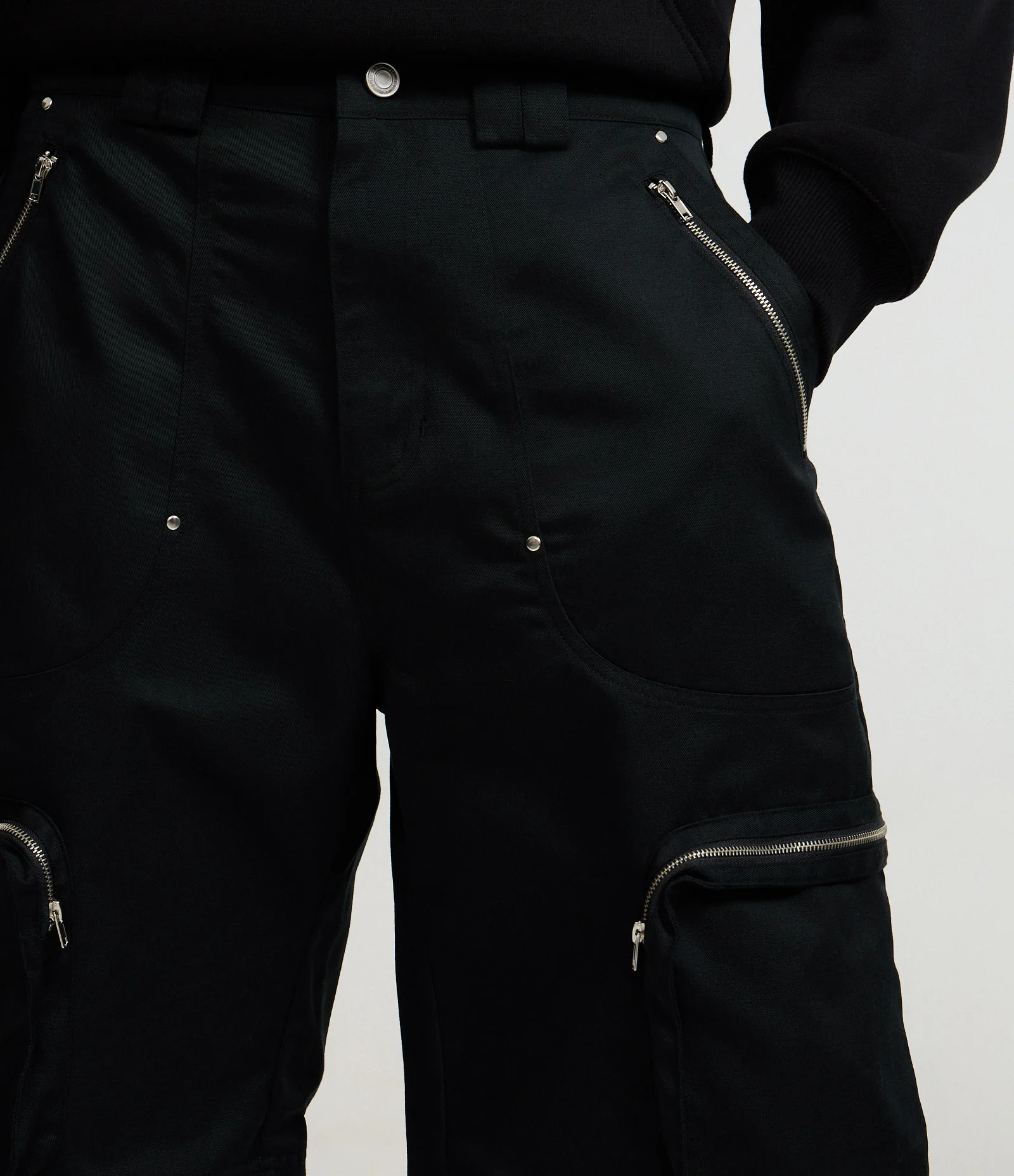 Bermuda Baggy com Bolsos Cargo e Zíper Preto 4