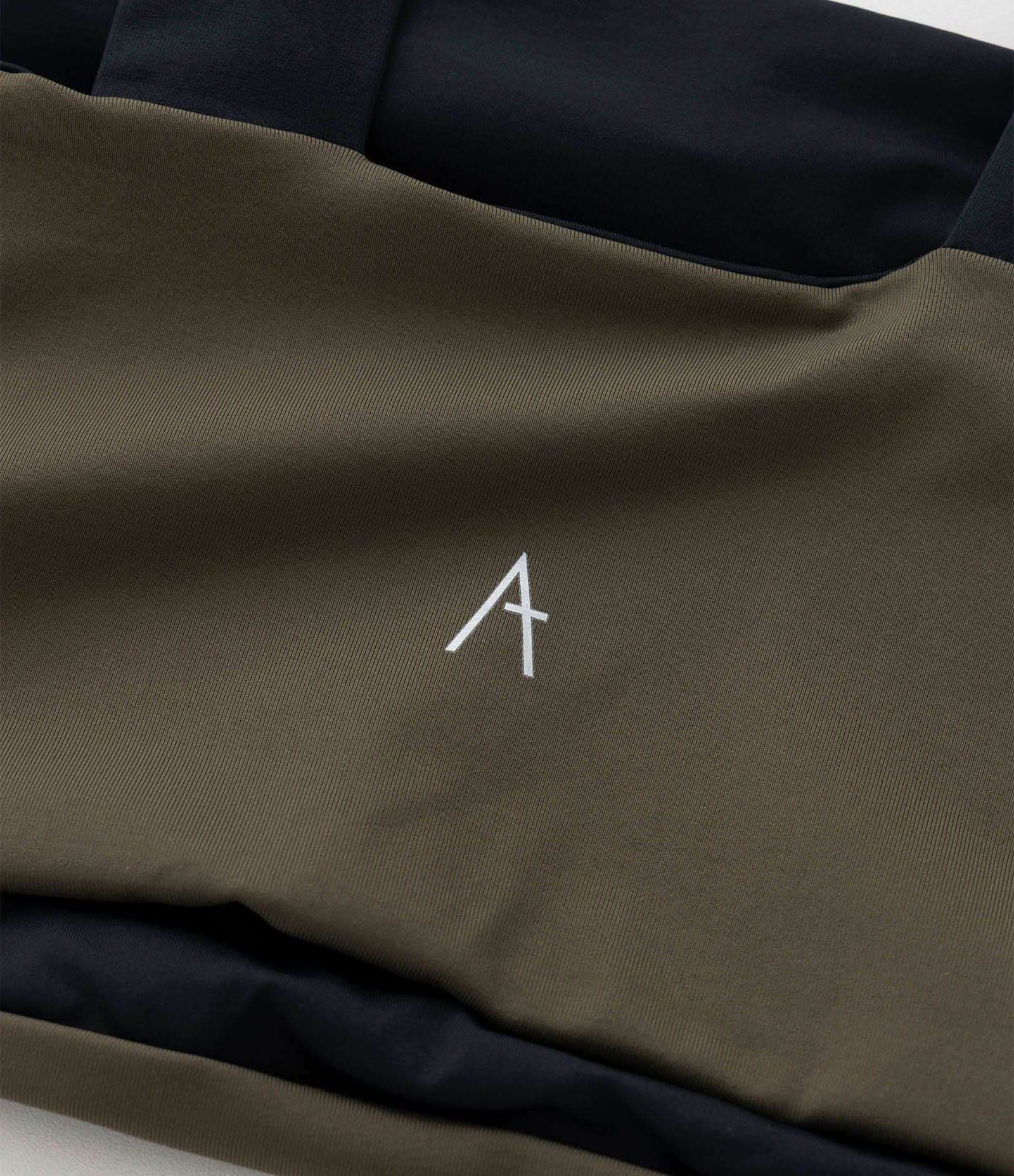 Top Reto Esportivo com Bloco de Cores em Tecnologia Dry Curve & Plus Size Verde/Preto 9