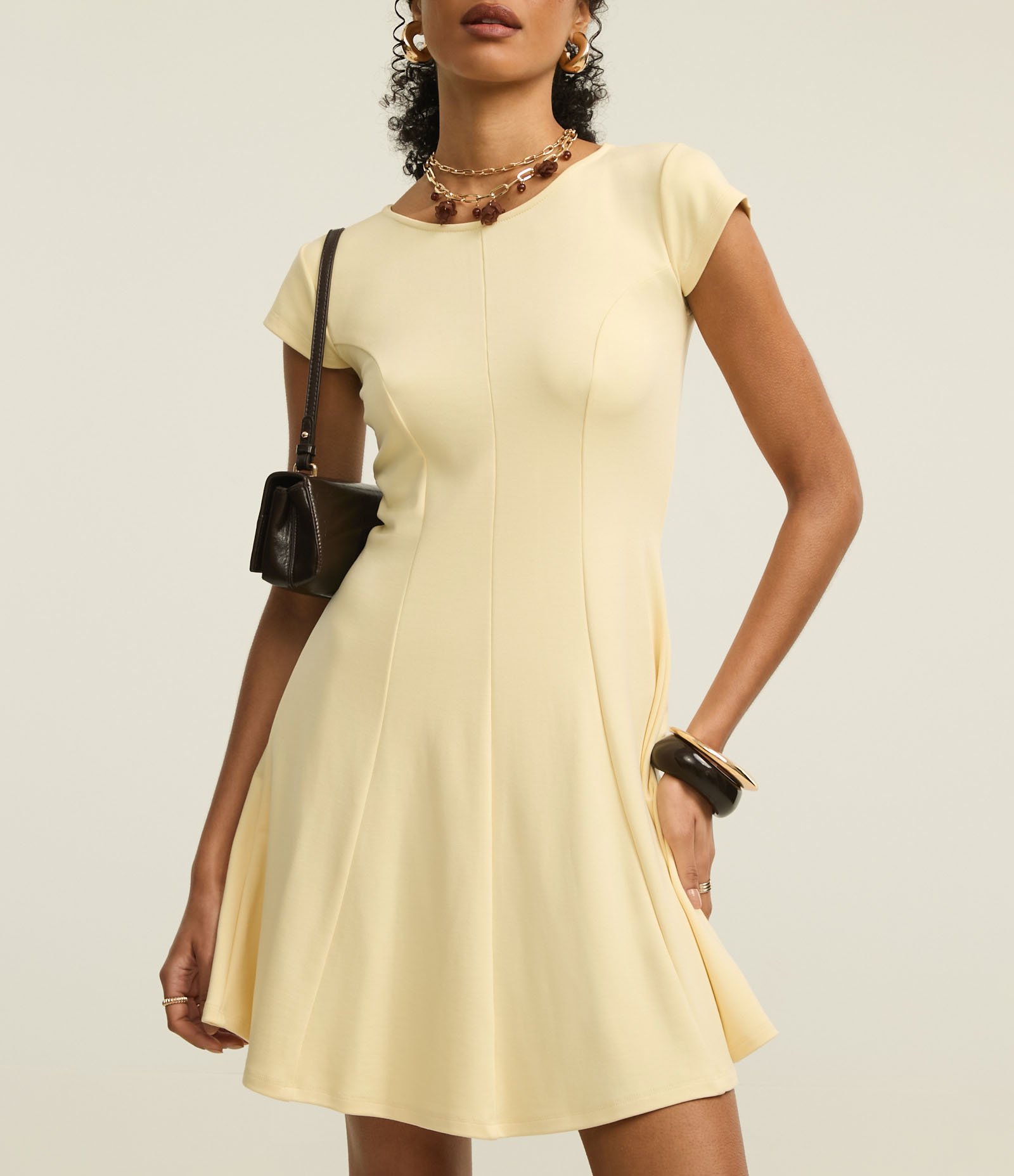 Vestido Curto em Ponto Roma com Recortes Bege 3