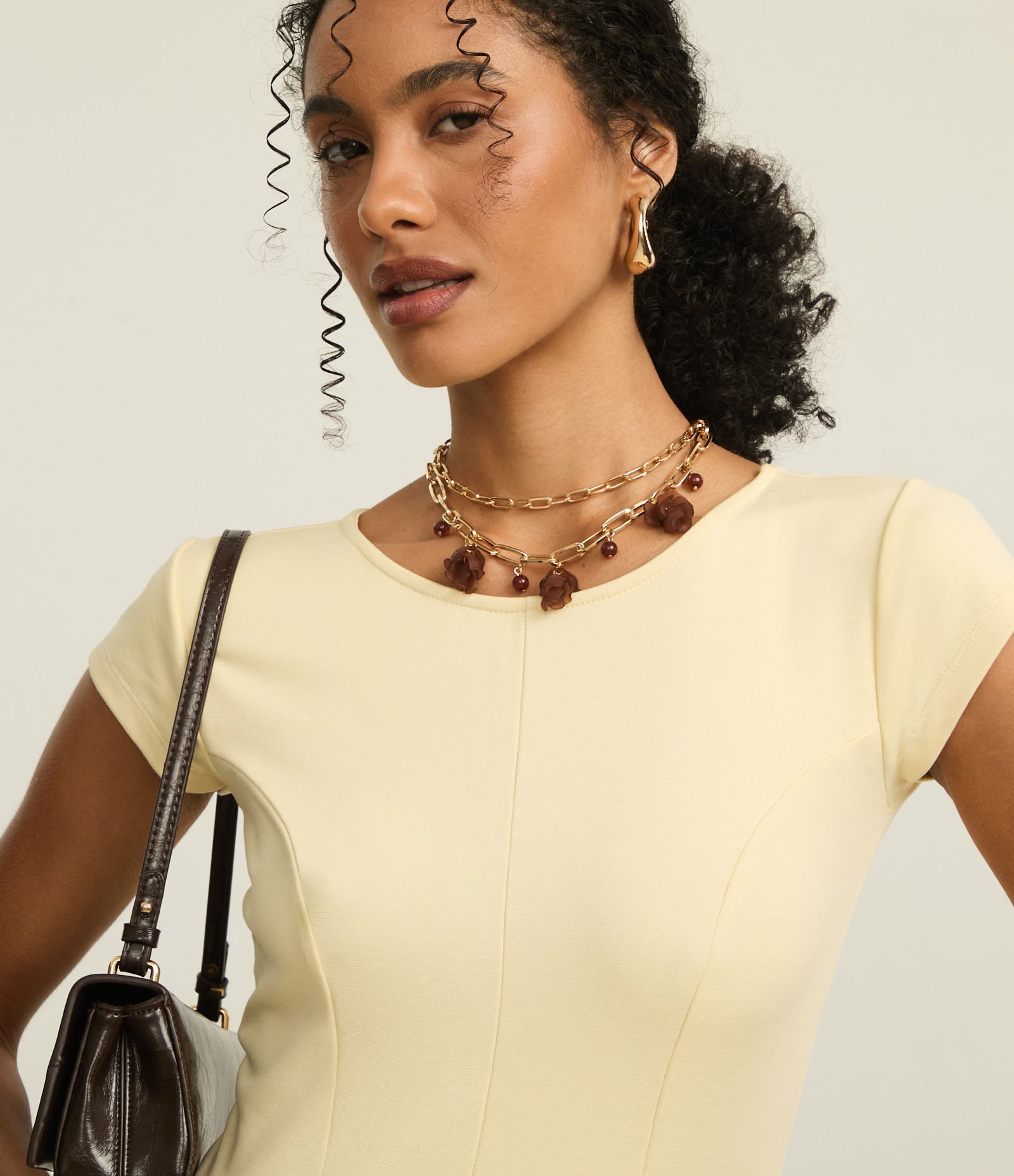 Vestido Curto em Ponto Roma com Recortes Bege 4