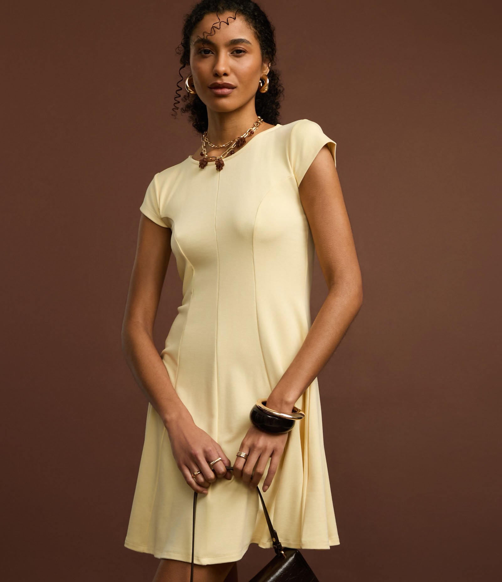 Vestido Curto em Ponto Roma com Recortes Bege 5