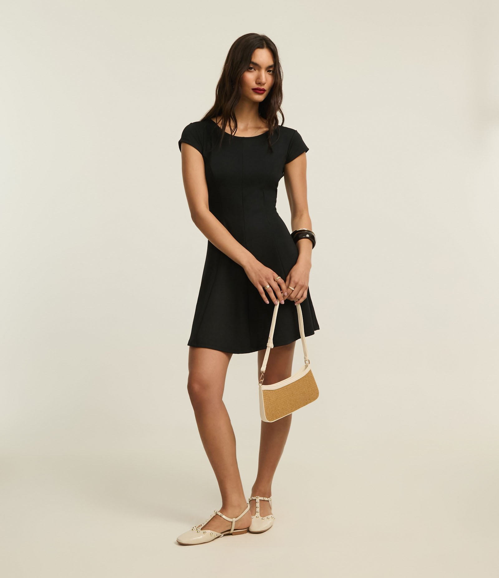 Vestido Curto em Ponto Roma com Recortes Preto 2