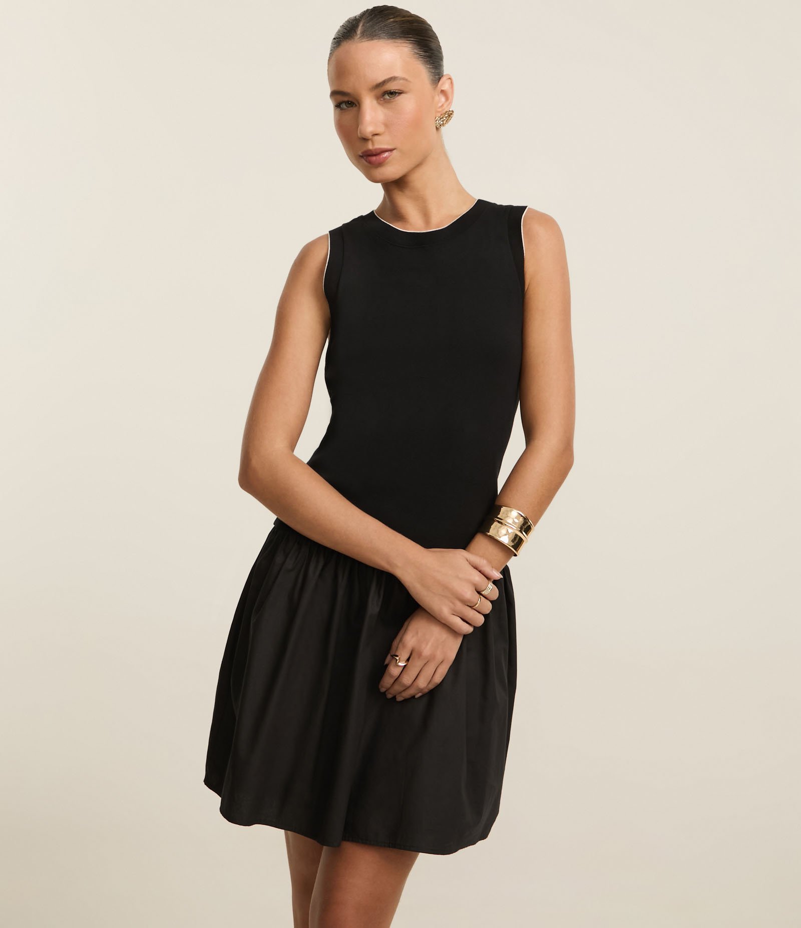 Vestido Curto em em Algodão com Saia Rodada Preto 1