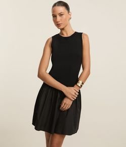 Vestido Curto em em Algodão com Saia Rodada