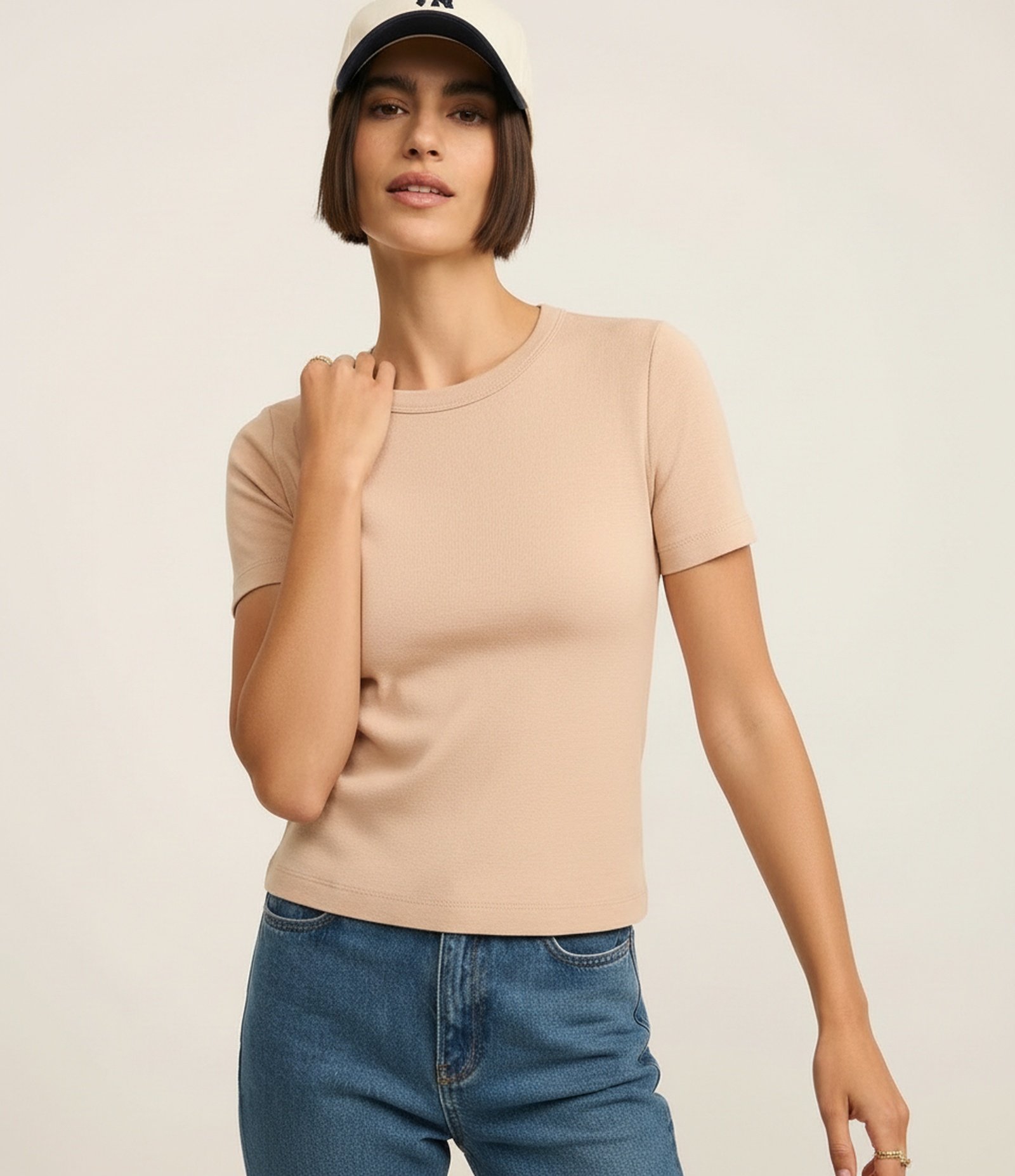 Blusa Básica em Ribana com Corte Ajustado Bege 2