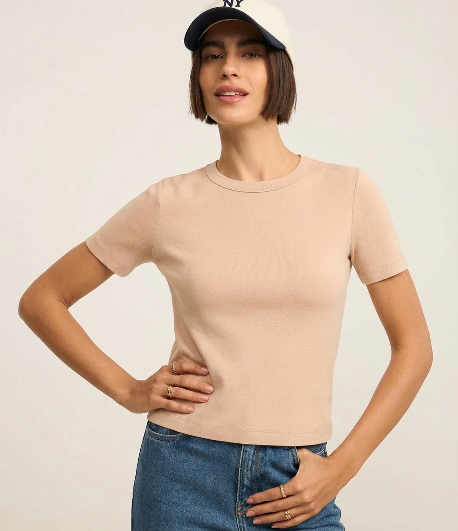 Blusa Básica em Ribana com Corte Ajustado Bege 1