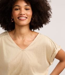 Blusa em Flamê com Entremeio na Manga Dobrada